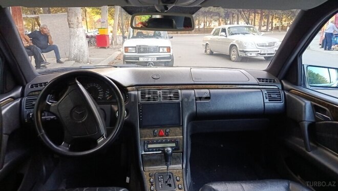 Mercedes E 200 1997, 250,000 km - 2.0 l - Mingəçevir