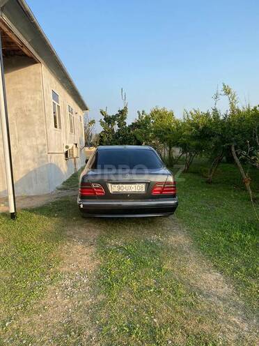 Mercedes E 220 2000, 165,000 km - 2.2 l - Sabirabad