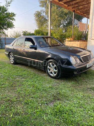 Mercedes E 220 2000, 165,000 km - 2.2 l - Sabirabad