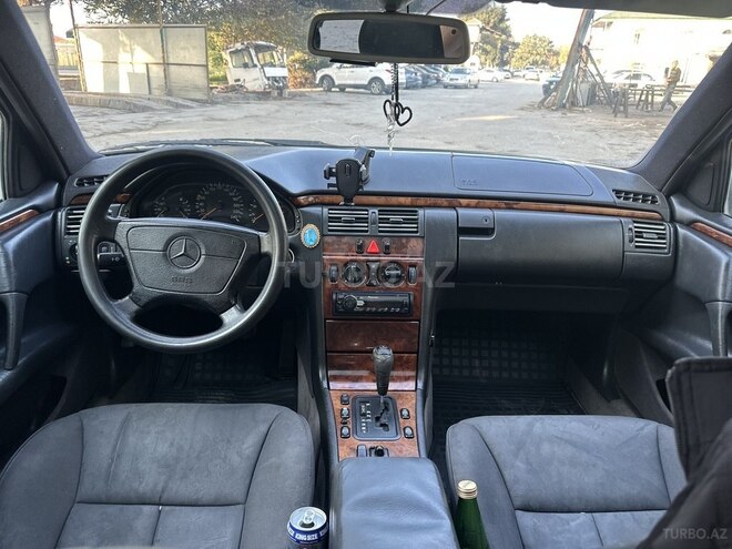 Mercedes E 240 1998, 319,321 km - 2.4 l - Bakı