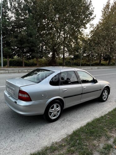 Opel Vectra 1997, 540,000 km - 1.6 l - Ağdaş