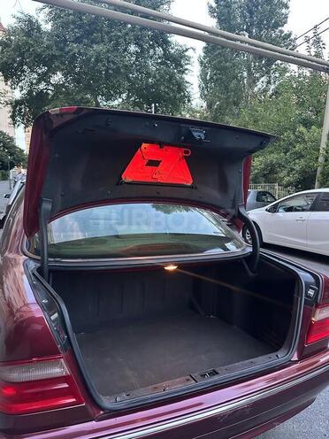 Mercedes E 240 1999, 420,000 km - 2.4 l - Bakı