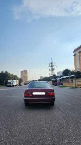 Mercedes E 240 1999, 420,000 km - 2.4 l - Bakı