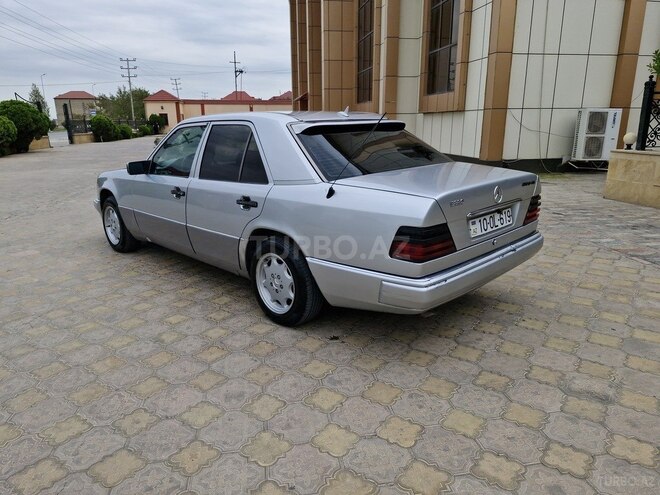 Mercedes E 220 1993, 380,000 km - 2.2 l - Bakı