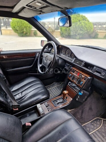 Mercedes E 220 1993, 380,000 km - 2.2 l - Bakı