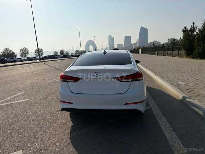 Hyundai Elantra 2017, 273,588 km - 2.0 л - Bakı