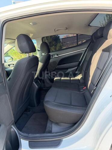 Hyundai Elantra 2017, 273,588 km - 2.0 л - Bakı
