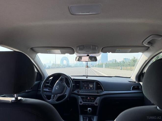 Hyundai Elantra 2017, 273,588 km - 2.0 л - Bakı