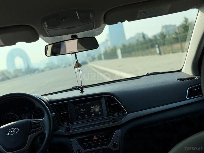 Hyundai Elantra 2017, 273,588 km - 2.0 л - Bakı