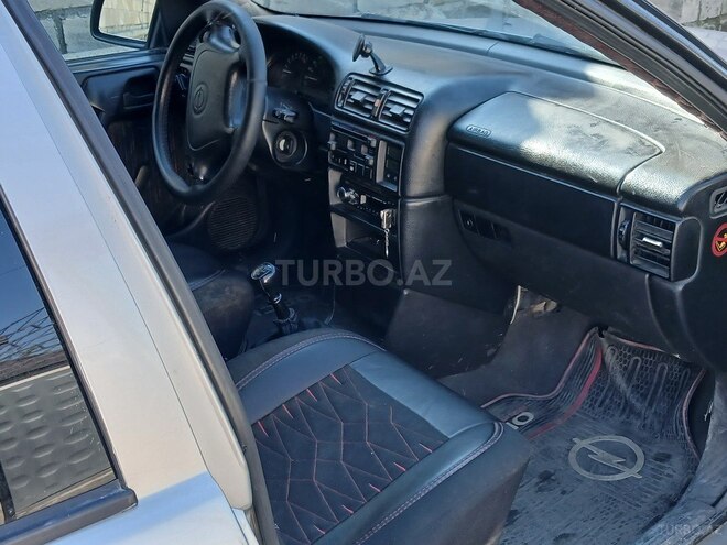 Opel Vectra 1994, 350,000 km - 1.6 l - Zaqatala