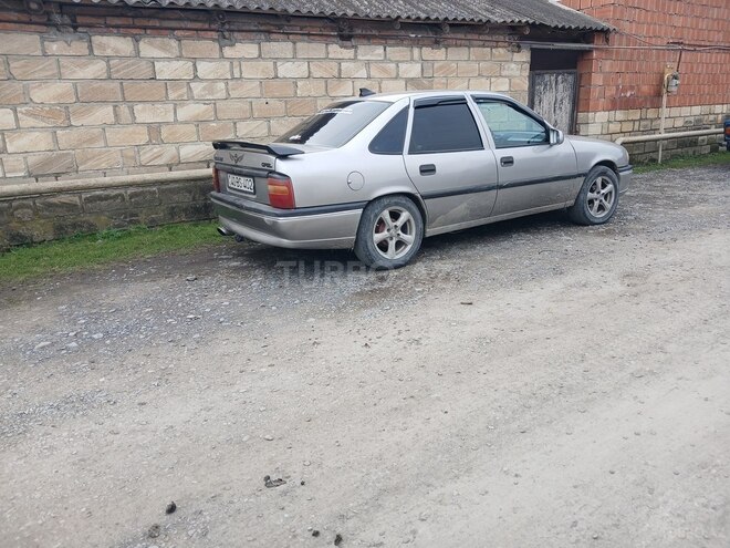 Opel Vectra 1994, 350,000 km - 1.6 l - Zaqatala