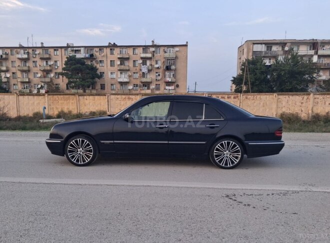 Mercedes E 220 2001, 421,351 km - 2.2 l - Bakı