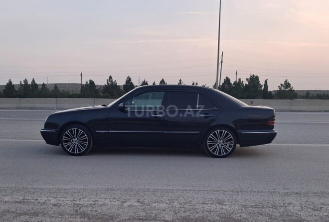 Mercedes E 220 2001, 421,351 km - 2.2 l - Bakı
