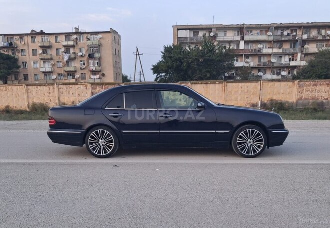 Mercedes E 220 2001, 421,351 km - 2.2 l - Bakı