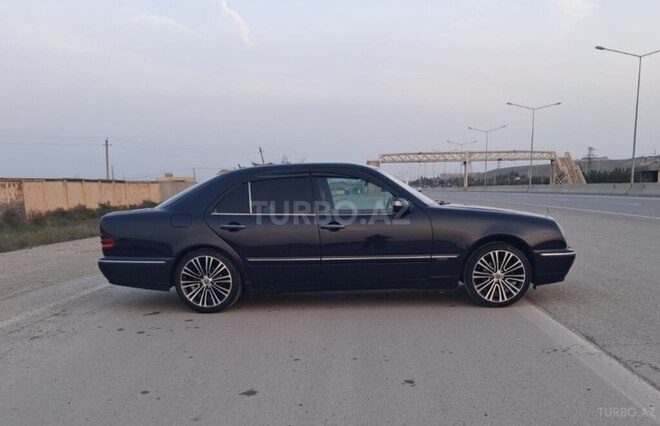 Mercedes E 220 2001, 421,351 km - 2.2 l - Bakı