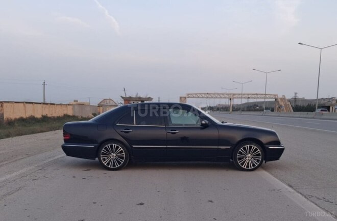 Mercedes E 220 2001, 421,351 km - 2.2 l - Bakı