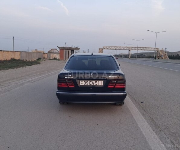 Mercedes E 220 2001, 421,351 km - 2.2 l - Bakı
