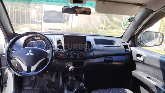 Mitsubishi L200 2014, 450,000 km - 2.5 l - Bakı