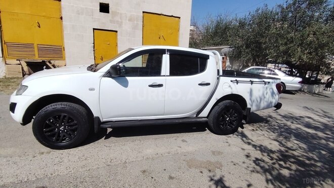 Mitsubishi L200 2014, 450,000 km - 2.5 l - Bakı