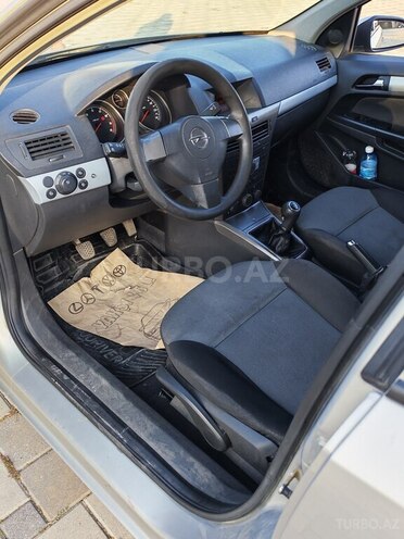 Opel Astra 2005, 275,000 km - 1.4 л - Bakı