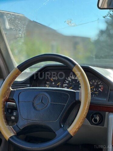 Mercedes E 220 1993, 638,000 km - 2.2 l - Salyan