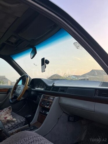 Mercedes E 220 1993, 638,000 km - 2.2 l - Salyan