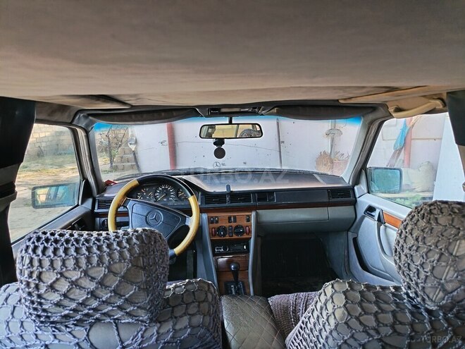 Mercedes E 220 1993, 638,000 km - 2.2 l - Salyan