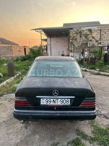 Mercedes E 220 1993, 638,000 km - 2.2 l - Salyan
