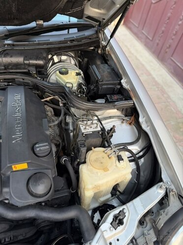 Mercedes E 240 2001, 329,000 km - 2.4 l - Bakı