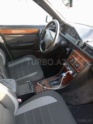 Mercedes E 200 1994, 400,000 km - 2.0 л - Qusar