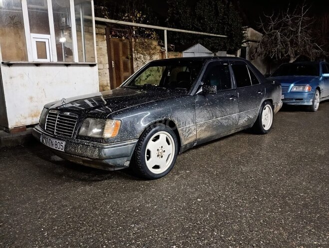 Mercedes E 200 1994, 400,000 km - 2.0 л - Qusar