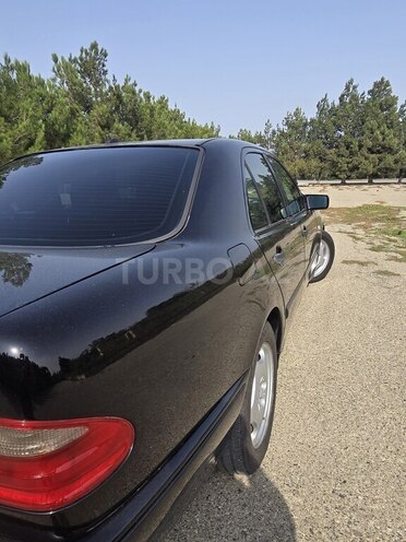 Mercedes E 240 1999, 365,000 km - 2.4 l - Bakı