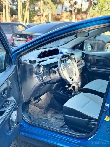Toyota Prius C 2017, 280,000 km - 1.5 л - Bakı