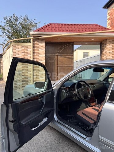 Mercedes E 220 2001, 341,000 km - 2.2 l - Bakı