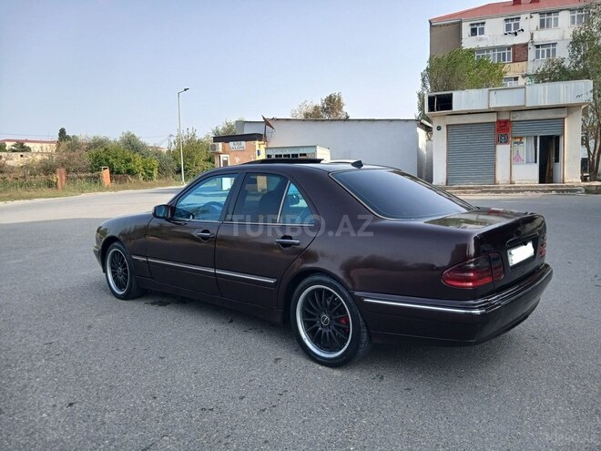 Mercedes E 270 2000, 389,401 km - 2.7 л - Sumqayıt