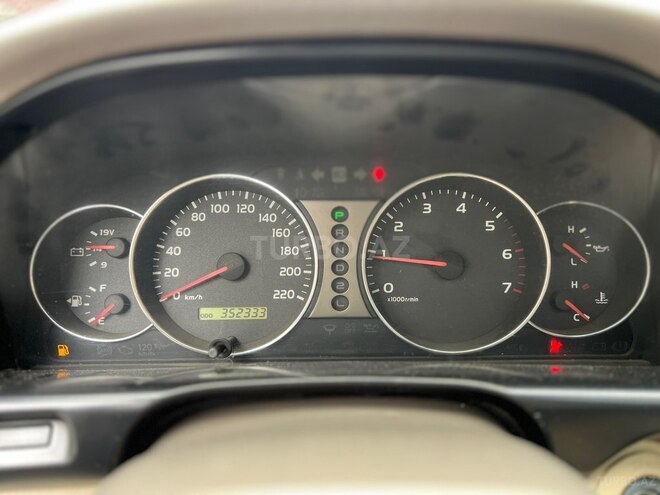 Toyota Land Cruiser 2005, 352,333 km - 4.5 l - Quba