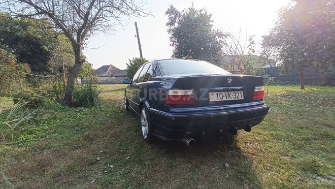 BMW 320 1996, 450,000 km - 2.0 l - Qax