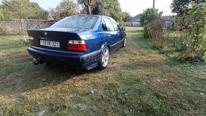 BMW 320 1996, 450,000 km - 2.0 l - Qax