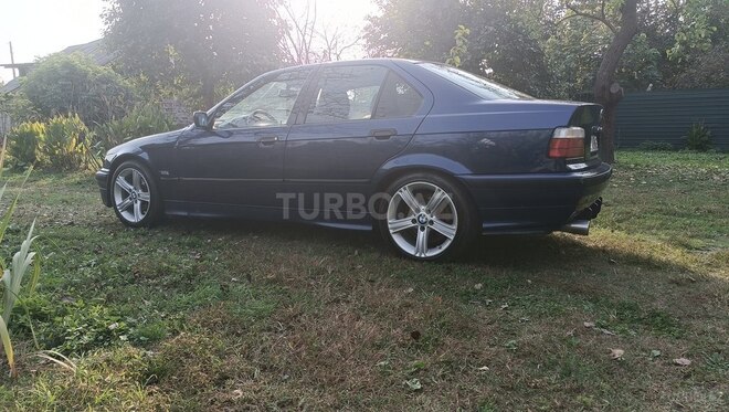 BMW 320 1996, 450,000 km - 2.0 l - Qax