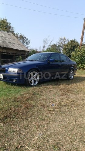 BMW 320 1996, 450,000 km - 2.0 l - Qax
