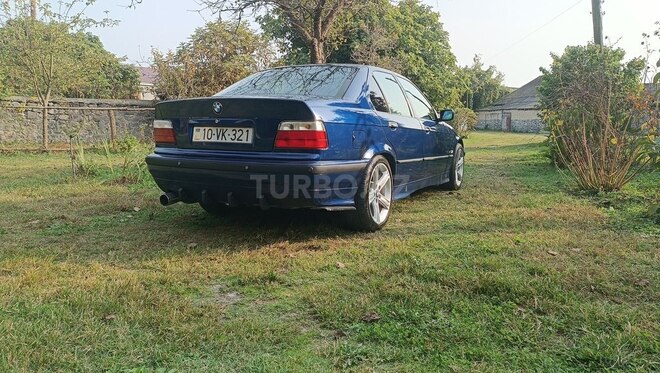 BMW 320 1996, 450,000 km - 2.0 l - Qax