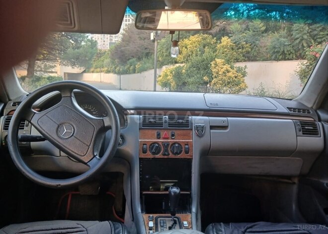 Mercedes E 220 1999, 314,260 km - 2.2 l - Bakı