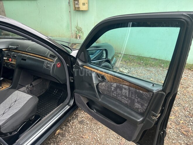 Mercedes E 240 1999, 410,000 km - 2.4 l - Masallı