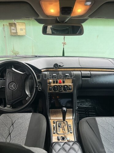 Mercedes E 240 1999, 410,000 km - 2.4 l - Masallı