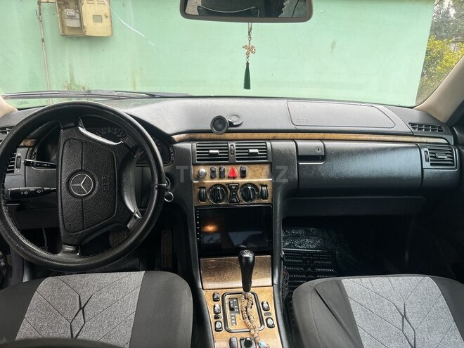 Mercedes E 240 1999, 410,000 km - 2.4 l - Masallı
