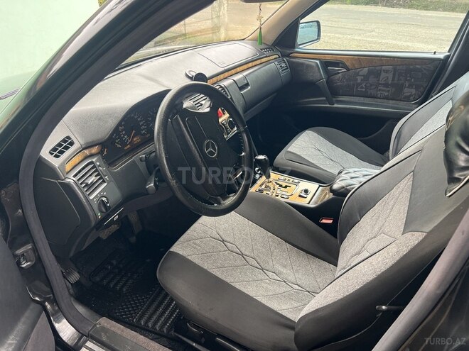 Mercedes E 240 1999, 410,000 km - 2.4 l - Masallı