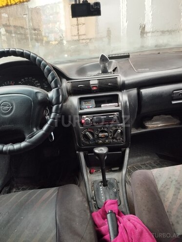 Opel Astra 1996, 180,000 km - 2.0 l - Bakı