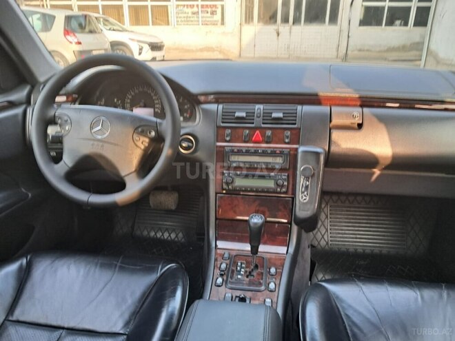 Mercedes E 220 2001, 666,000 km - 2.2 l - Sumqayıt