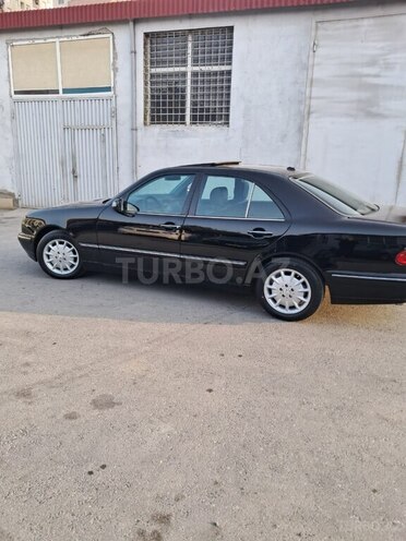 Mercedes E 220 2001, 666,000 km - 2.2 l - Sumqayıt