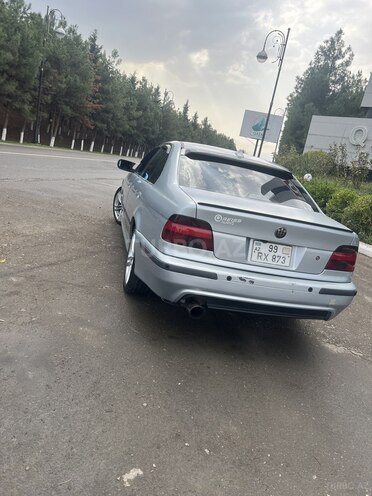 BMW 528 1998, 352,000 km - 2.8 l - Qazax